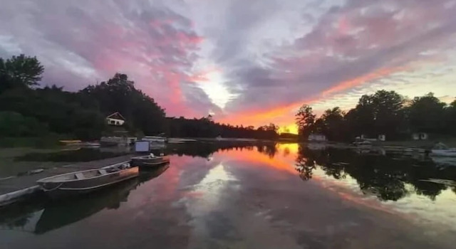 Sunny Acres Resort and Marina, Varaa Lomakeskus Leeds and the Thousand Islands Ontario