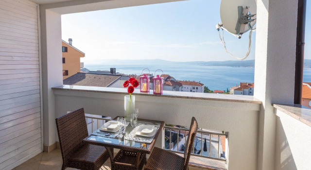 Nice apartment with pool and covered balcony with sea view !, Забронировать Апартаменты/квартира Отели Приморско-Горанской жупания с парковкой, Парковка