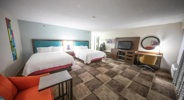 Четырёхместный номер Deluxe Hampton Inn Hutchinson