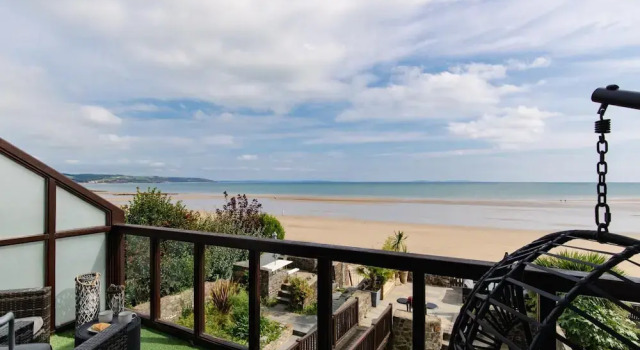Коттедж On The Beach - Direct Beach Access Sea Views
