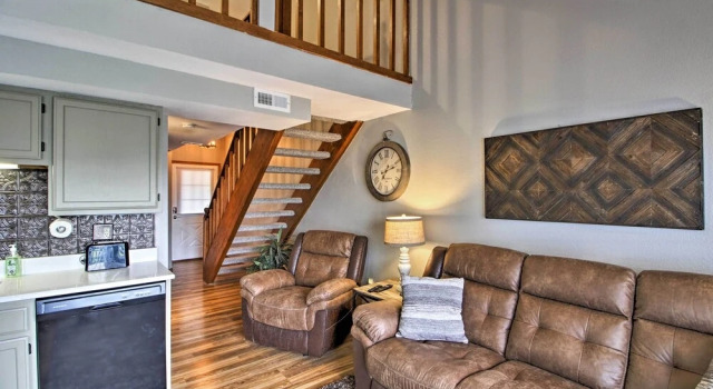 Branson Resort Condo w/ Lake Taneycomo Access!, Забронировать Курортный отель Отели Table Rock Lake с парковкой, Парковка