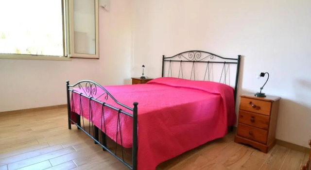 Air-conditioned Apartment Near The Beach With Spacious Balcony & Garden, Pets