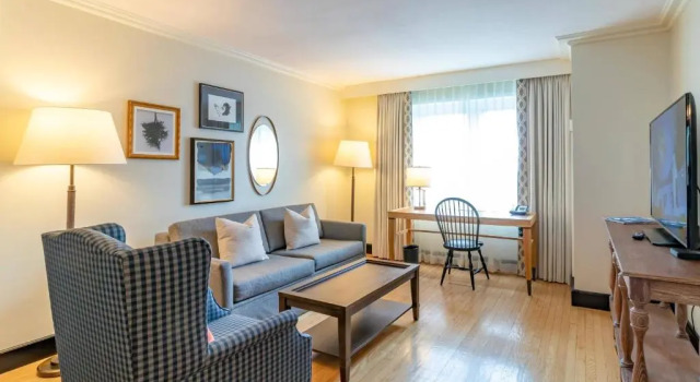 Двухместный полулюкс Williamsburg Lodge, Autograph Collection