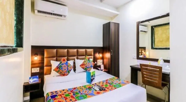 Номер Deluxe FabHotel Galaxy Suite Chembur