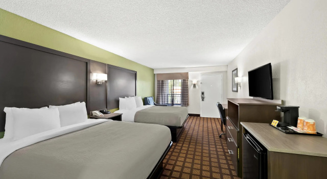 Четырёхместный номер Standard Quality Inn Raeford