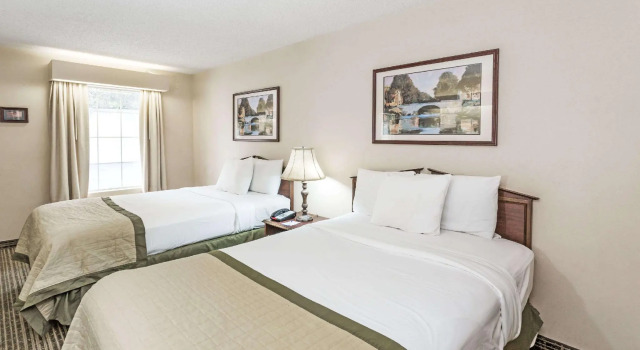 Четырёхместный номер Standard Baymont by Wyndham Valdosta at Valdosta Mall