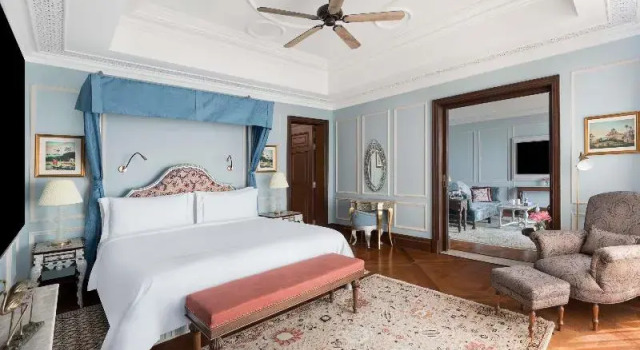 Люкс с видом на озеро Raffles Udaipur