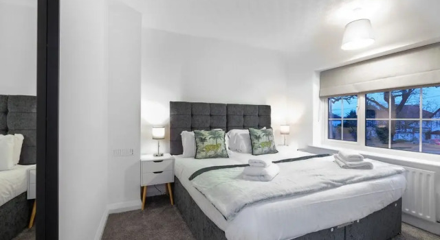 Bright 4 bed 2 bath house near Pinewood