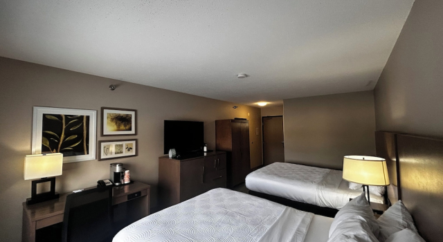Четырёхместный номер Standard Country Inn & Suites by Radisson, Baxter, MN