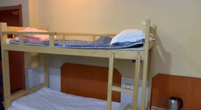 Кровать в общем номере (мужской номер) Xinning Hotel Shanghai