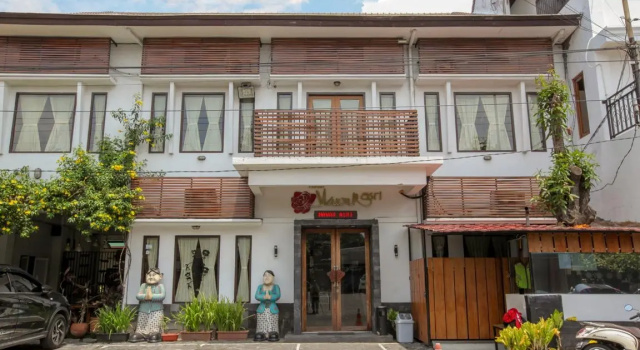 Четырёхместный семейный номер Standard Mawar Asri Hotel
