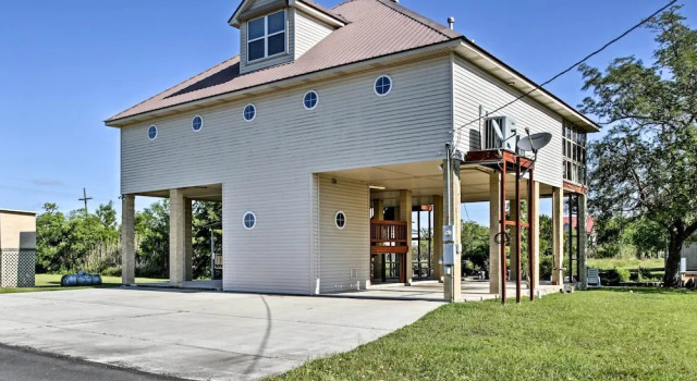 Private Dock w/ Lift: Waterfront New Orleans Home!, Забронировать Дом для отпуска Виллы Луизиана, Вилла