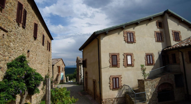 Welcoming Farmhouse in Monticiano with Garden