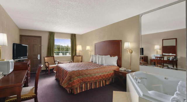 Двухместный люкс Days Inn by Wyndham Branson/Near the Strip