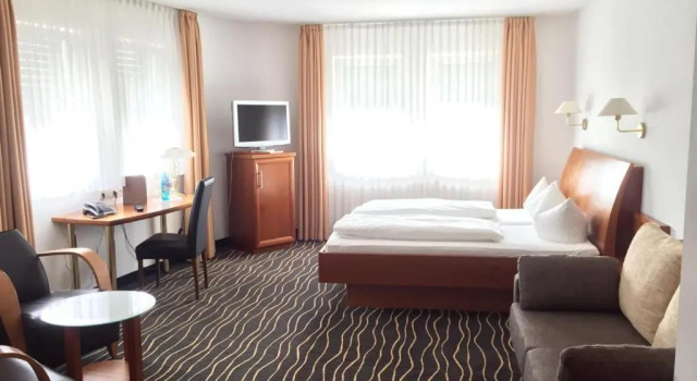 Трёхместный номер Standard Hotel Zur Schönen Aussicht