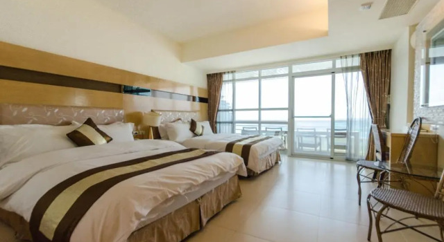 Четырёхместный номер Standard с балконом и с видом на море Yake Homestay