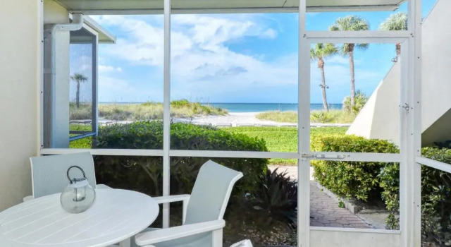 Апартаменты LaPlaya 107A Soak up the sun or float in the warm Gulf waters