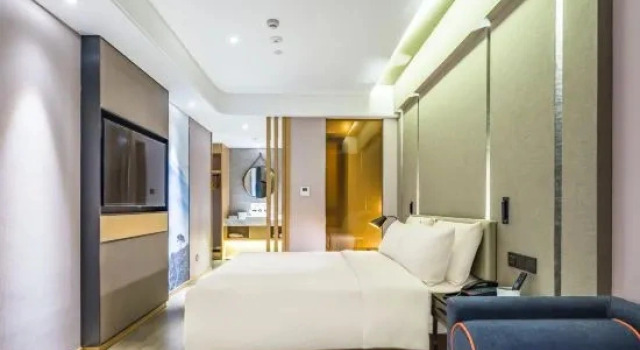 Полулюкс Qingdao North Railway  Atour Hotel