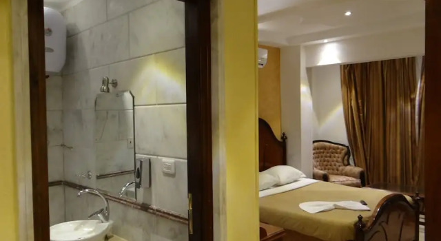 Двухместный номер Standard с балконом и с видом на город Dreamers Hotel