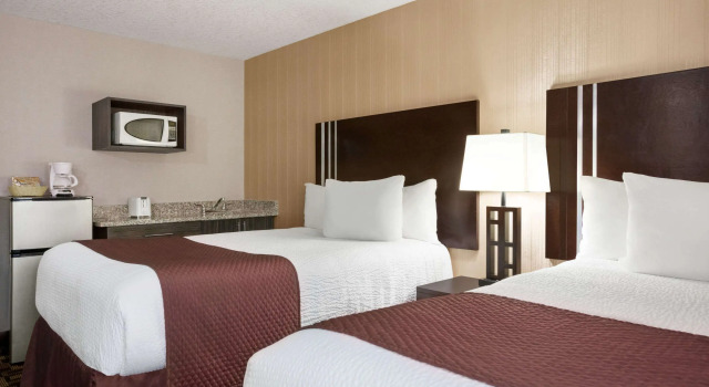 Days Inn by Wyndham Sylvan Lake, Prenota Hotel Hotel a Alberta con parcheggio, Parcheggio