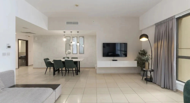 Cozy JBR 2BR Retreat Steps to the Beach The Walk, Забронировать Апартаменты/квартира Отели Эмирата Дубая с парковкой, рядом с Торговый центр The Beach, Парковка