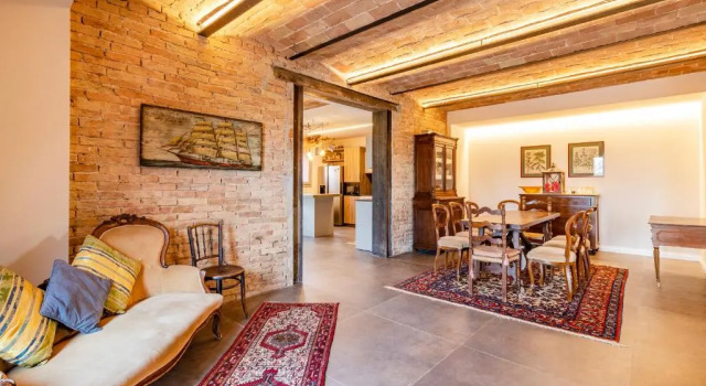 Casolare Clara with a beautiful Bio-Lake, Prenota Hotel Roccastrada 