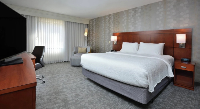 Люкс Courtyard by Marriott Beckley