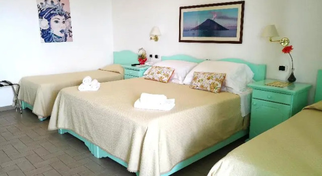 Двухместный номер Standard с балконом и с красивым видом из окна Hotel Ossidiana Stromboli Center