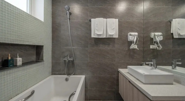 Двухместный номер Deluxe с балконом и с видом на город Paradise Premium Hotel Nguyen Khac Hieu