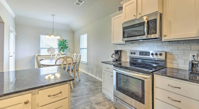 Коттедж Fayetteville Home: Near University & Biking Trails