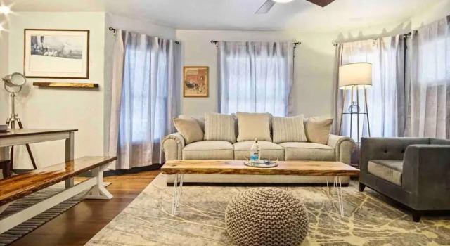 Beautiful Compact 2 Bdrm Unit Near Asian District, Varaa Lomakoti Mökit kohteessa Oklahoma, Mökki