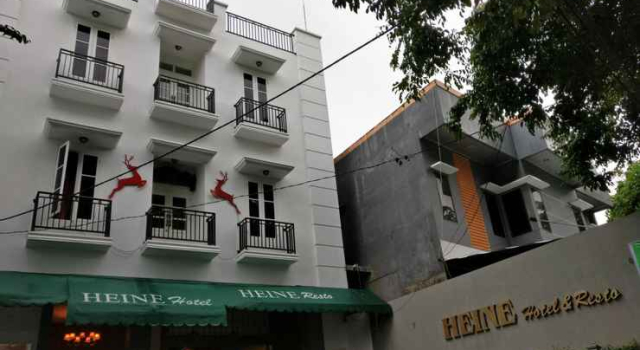 Heine Hotel, Book Hotel Hotels in Sulawesi with Parking, Parking
