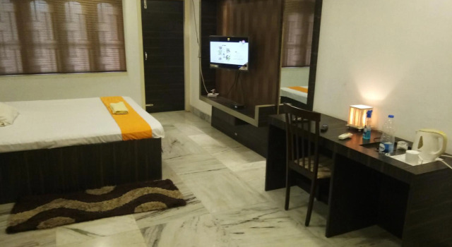 Apurba's Pensione, Rezerwuj Hotel Hotele w Guwahati z parkingiem, Parking