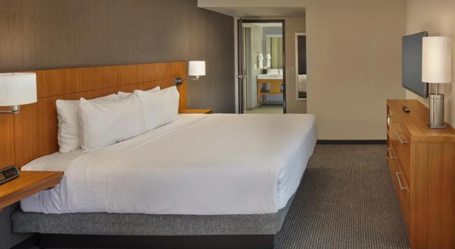Номер High Floor Hyatt Place State College