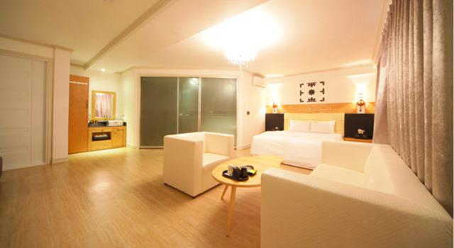 Liv Life Hotel