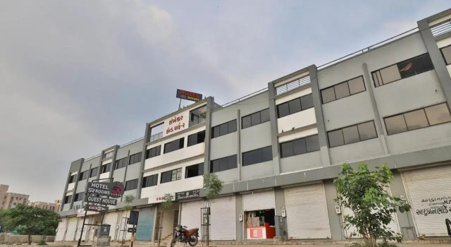 Hotel SR Rooms, Prenota Hotel Bātwa Gujarat