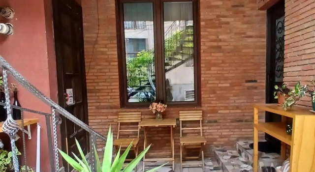 Апартаменты One bedroom apartment for three person with two single and one sofa bed, Забронировать Апартаменты/квартира Апартаменты Тбилиси, рядом с Кафедральный собор Сиони, Апартаменты/квартира