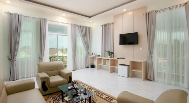 Люкс с красивым видом из окна Sangkahak Mith Hotel