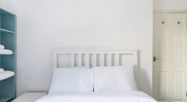 Bright & Cosy Two Bedroom Apt Close to Canning Town Tube
