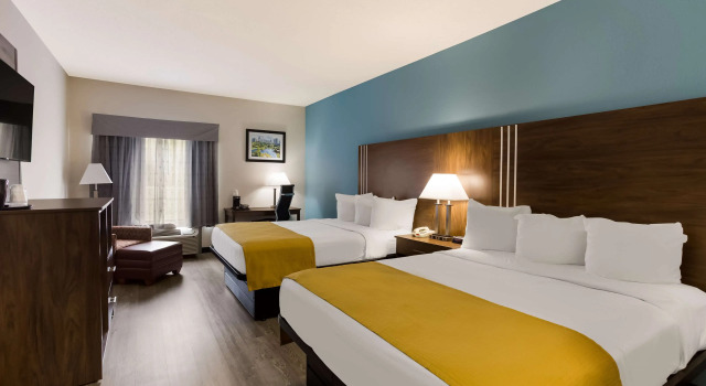 Четырёхместный номер Standard Best Western Crossroads Inn