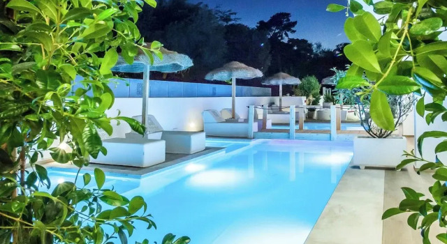 Двухместный номер Deluxe с видом на бассейн NOHA Lifestyle Hotel