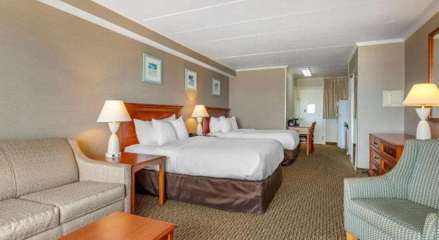 Четырёхместный номер Standard oceanfront Quality Inn Boardwalk