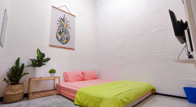 Standard Double room Surabaya Homey near ITS Syariah
