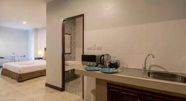 Двухместная студия с кухней Deluxe Amarin Hotel Patong