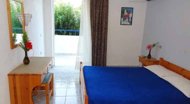Michalis Studios & Apartments