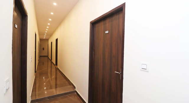OYO 810741 Hotel Adb, Varaa Hotelli Faridabad Haryana