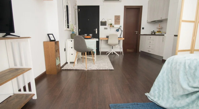 Rustic Chic Studio Downtown by La Recepcion, Забронировать Отель Малага - центр Малага, рядом с Музей Кармен Тиссен