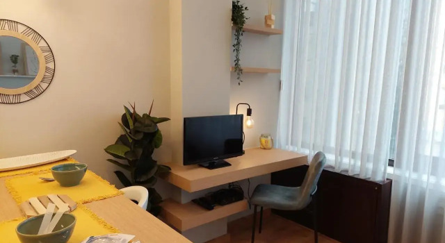 Charming Central Studio with AC