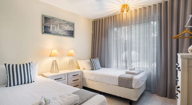 Tropical Unit with Private Fenced Garden Close to The Beach 3