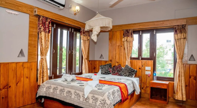 Двухместный номер Standard с балконом и с видом на сад Hotel Riverside with Swimming pool
